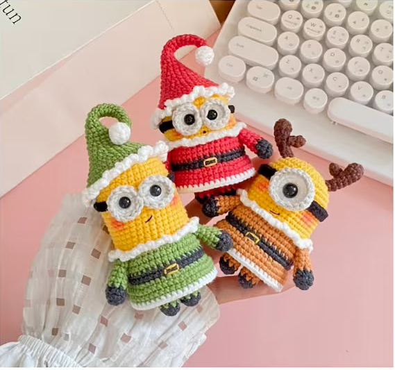 Christmas yellow buddies crochet pattern