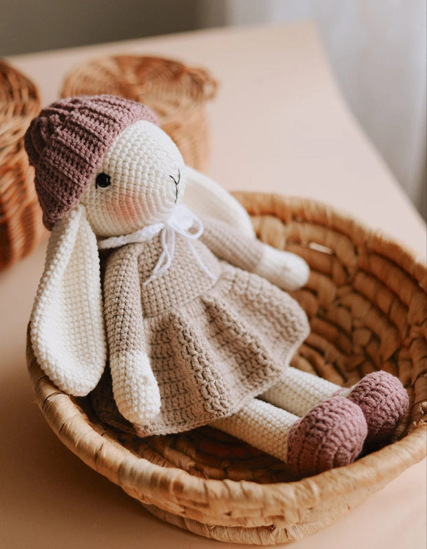 Crochet Bunny Girl Pattern with clothes