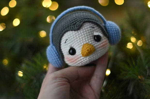 Crochet pattern for Penguin Pin the christmas toy