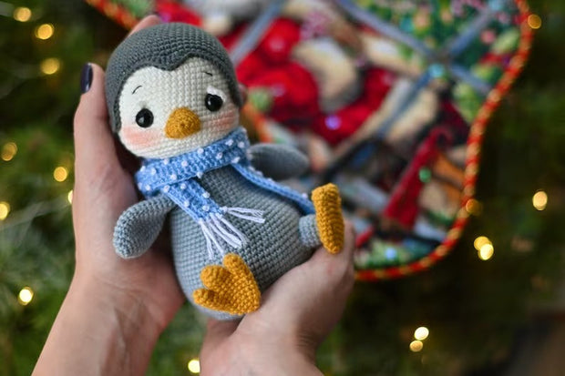 Crochet pattern for Penguin Pin the christmas toy