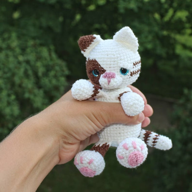 Crochet Christmas cat pattern