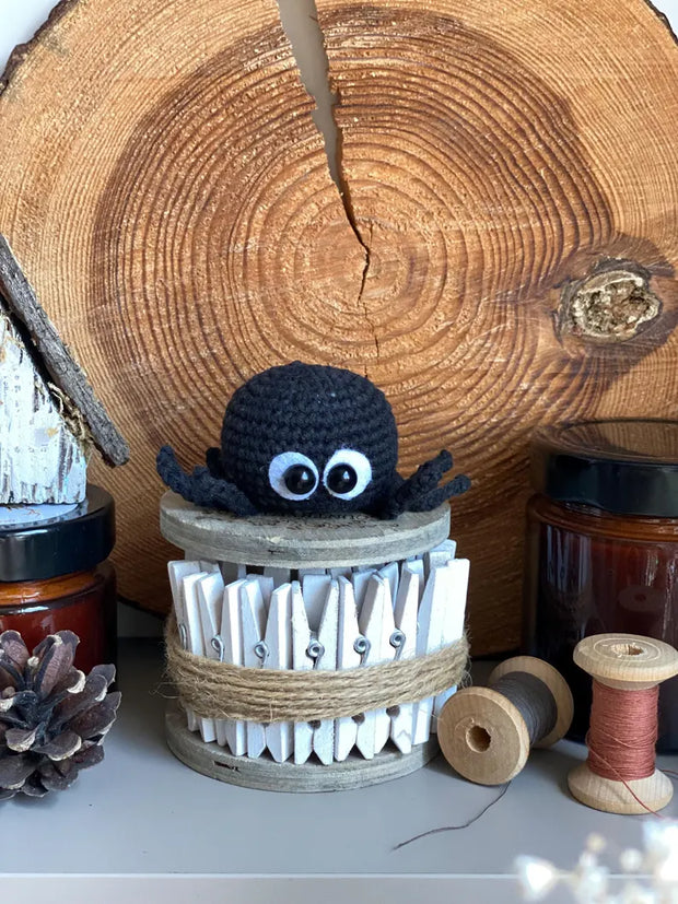 Crochet pattern creepy Halloween garland